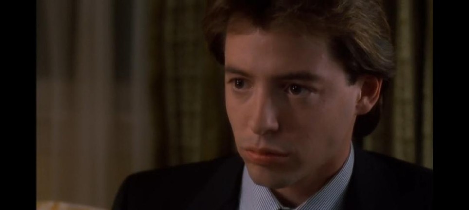 我不愿意像老鼠一样躲躲藏藏,我想在大街上正大光明的牵起你的手